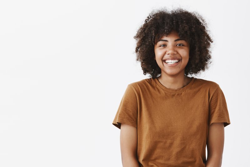 picture of a smiling teen